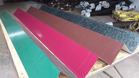 Конек крыши окрашенный 1130x330x5,8 мм