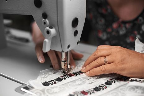 Нитки белые